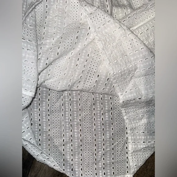 J McLaughlin Women Elegant White Eyelet Blouse Medium Cottagecore Top - Picture 4 of 5
